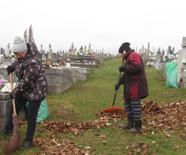 Brigáda - úprava okolia kostola a cintorína , foto 1 z 26