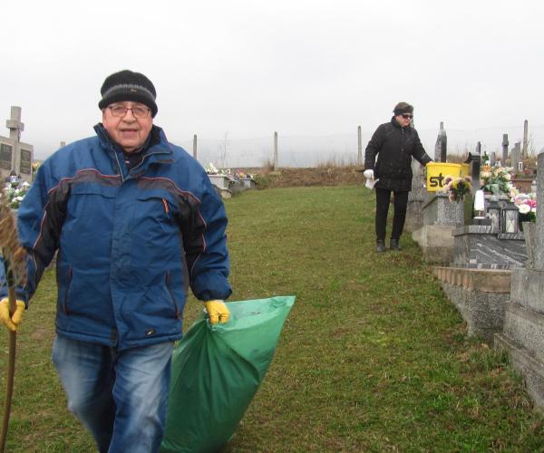 Brigáda - úprava okolia kostola a cintorína , foto 24 z 26