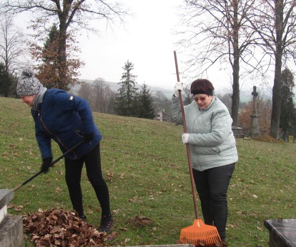 Brigáda - úprava okolia kostola a cintorína , foto 14 z 26