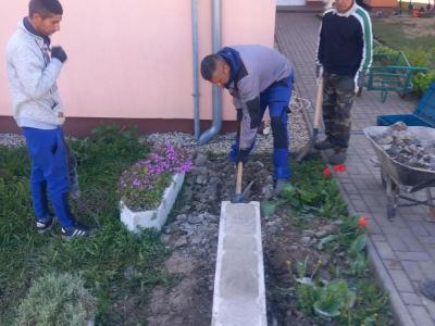 Pomoc pri úprave okolia ZŠ 04/2025, foto 5 z 5